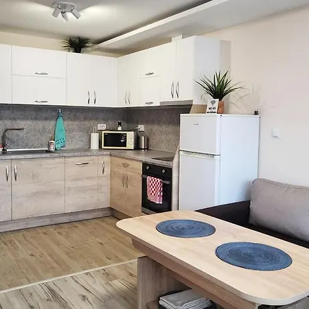 Bright Apartman Várna