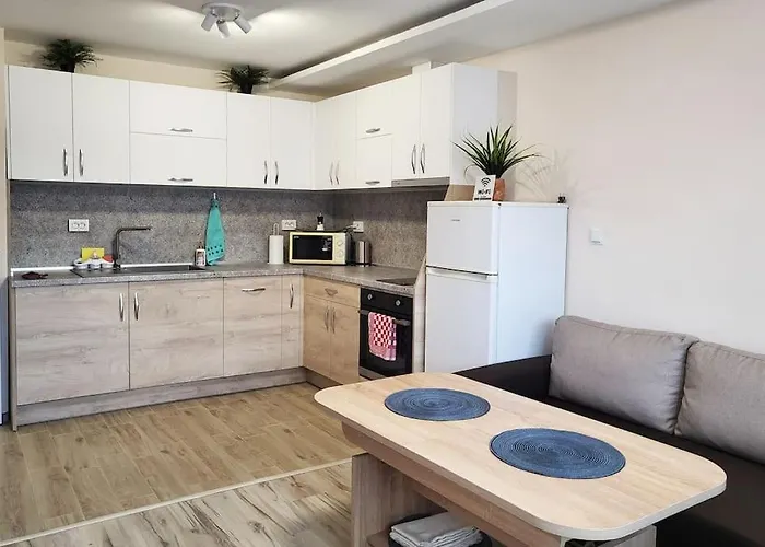 Bright Apartamento Varna